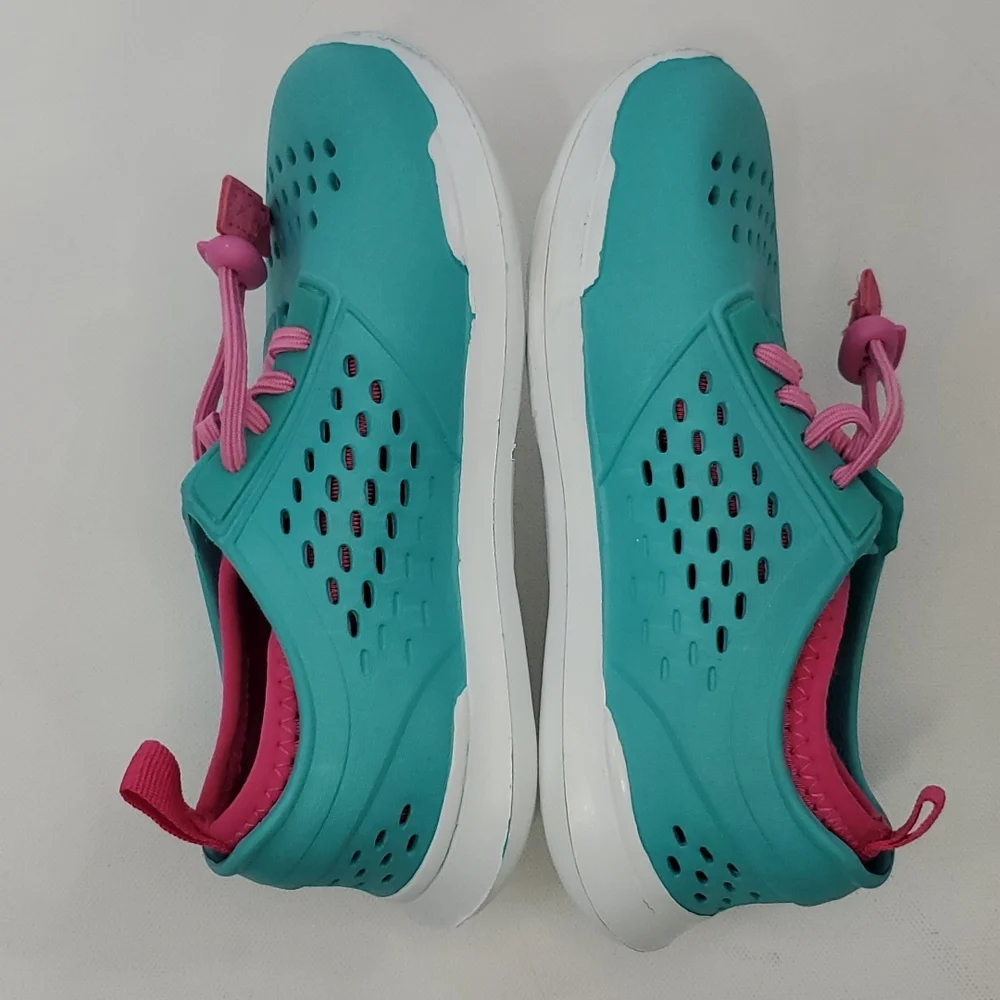 Cat & Jack water shoes size 10